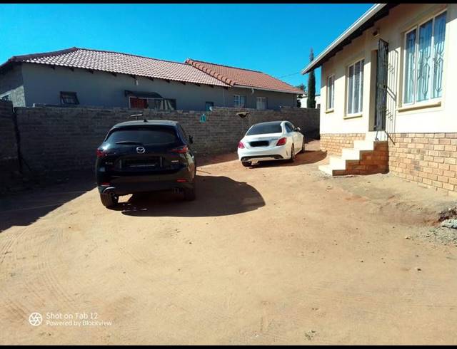 3 BEDROOM HOUSE FOR SALE IN COSMO CITY